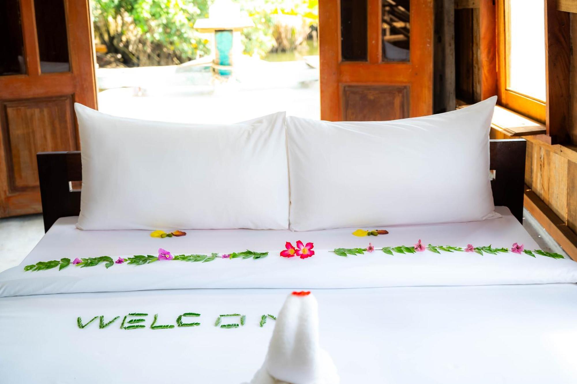 Banyan Tree Hostel Кампот Экстерьер фото
